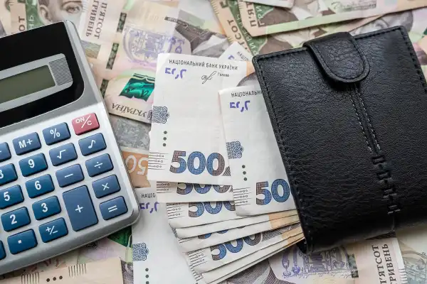 Україна обмірковує запровадження податку на відновлення замість військового збору.