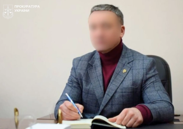 за власним бажанням очолив незаконно заснований окупаційною адміністрацією РФ заклад вищої освіти Колаборант